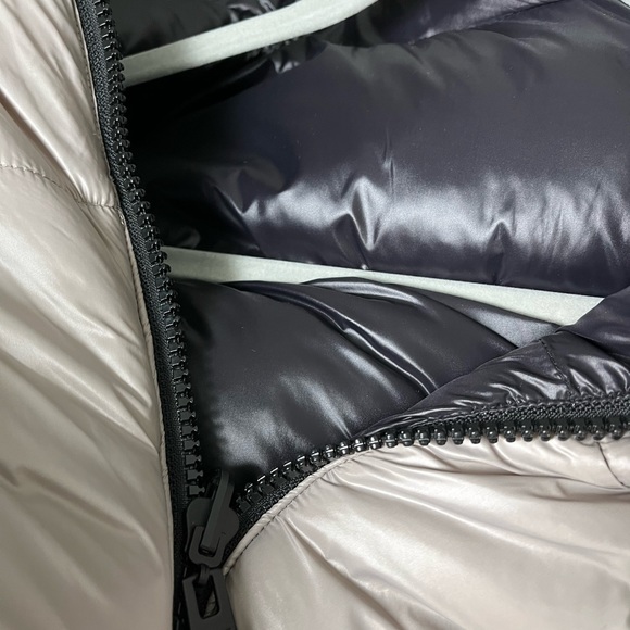 Invertible Garage puffer vest 🤎🖤 - Picture 7 of 7